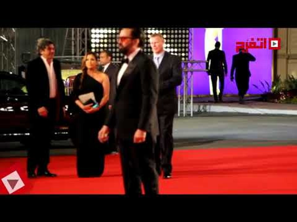 اتفرج | لحظة وصول نيكولاس كيدج مهرجان القاهرة السينمائي