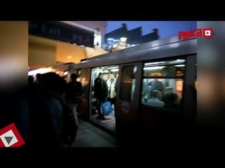 اتفرج | زحام ومشاجرات بسبب تعطل المترو