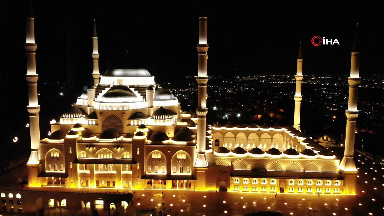 İbadete açılan Çamlıca Camii havadan görüntülendi