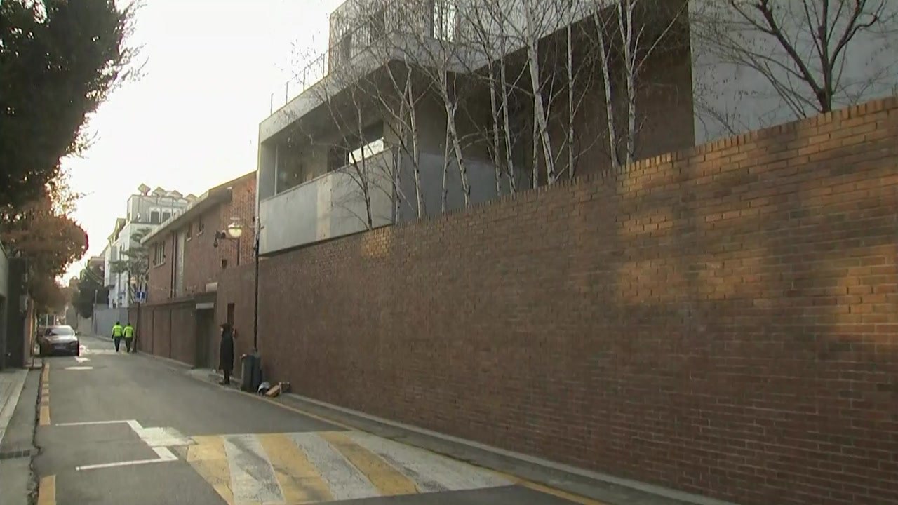 MB 보석 이틀째 자택은 '한산'...보석 실효성은 '논란' / YTN