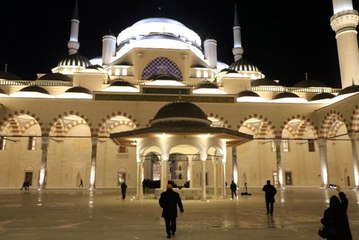 Çamlıca Camii'nde İlk Ezan Okundu