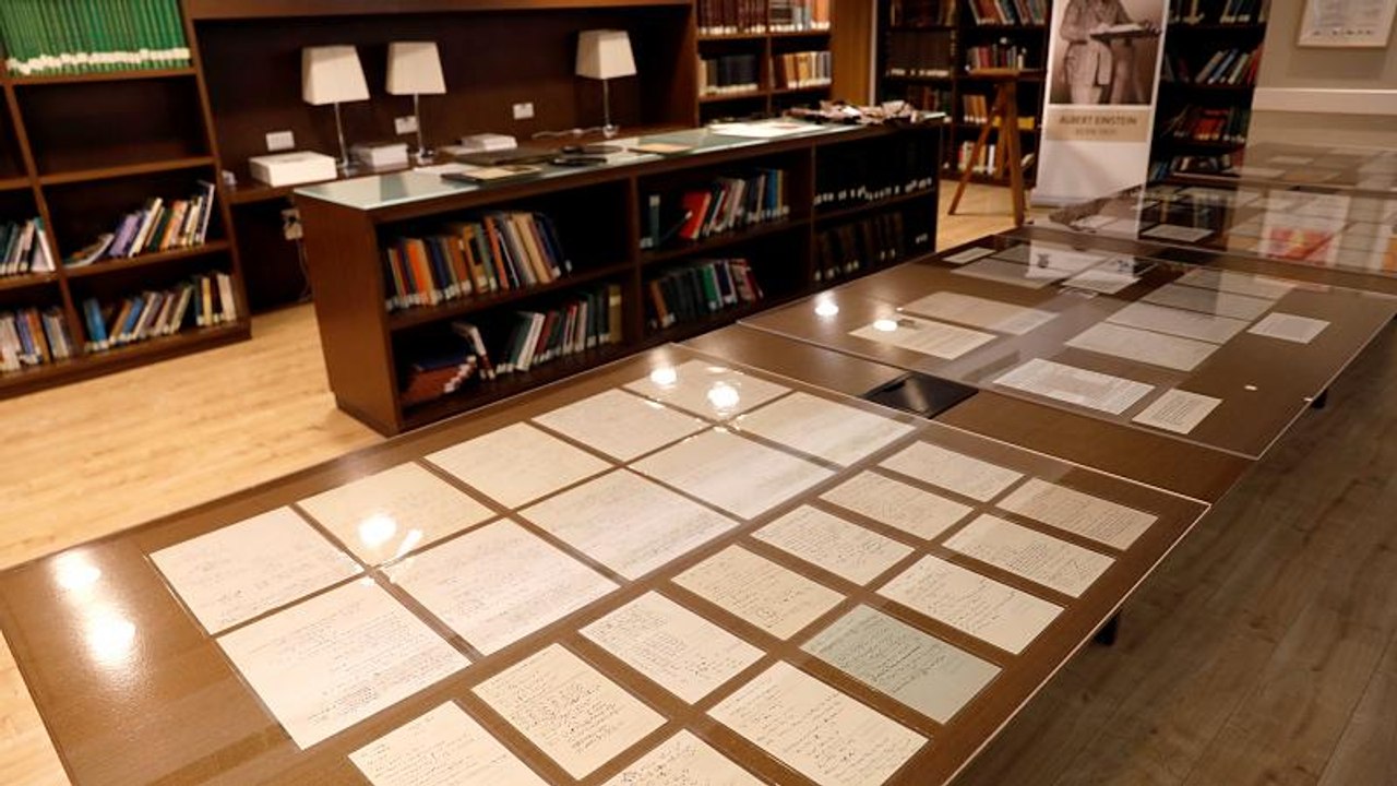 Einstein: Handgeschriebene Manuskripte und Briefe in Jerusalem zu sehen