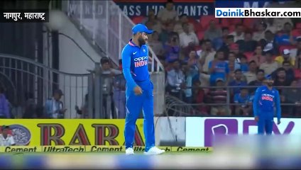 धोनी ने फिर दिखाई चालाकी, कुलदीप को कहा- उधर ही गेंद डाल