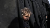 Siria: in migliaia abbandonano l'ultima città sotto il controllo dell'Isis