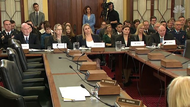 Une sénatrice américaine, ex-militaire de carrière, qui affirme avoir été violée par un supérieur lorsqu'elle était dans l'armée, explique pourquoi elle n'a pas dénoncé son agresseur