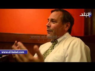 رد فعل غير متوقع من رجل أعمال أمريكي بشأن سؤال عن رئاسة السيسي لأمريكا