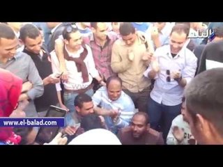 حاملو الماجستير والدكتوراه يغنون «صعيدى» على رصيف مجلس الوزراء