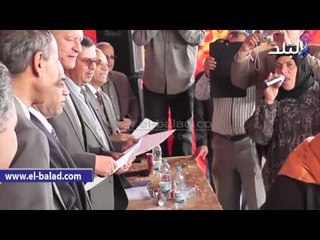 محافظ الغربية يقوم بتوزيع بطاريات الارانب