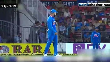 धोनी ने फिर दिखाई चालाकी, कुलदीप को कहा- उधर ही गेंद डाल