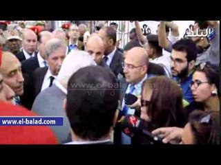 المستشار عدلي منصور ووزير التنمية المحلية يصلان عزاء الأبنودي