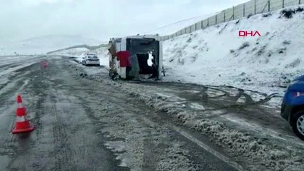 Sivas'ta Yolcu Otobüsü Devrildi 32 Yaralı