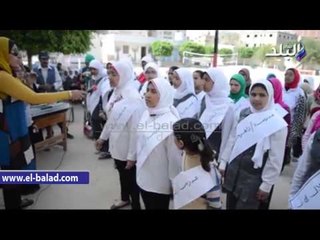 محافظ مطروح يلبى طلب احد المدارس بالاستماع لفريق الكورال