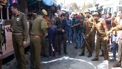 Télécharger la video: Jammu bus stand blast LIVE: 18 Injured, Jammu and Kashmir Police, CRPF jawans cordoned off area