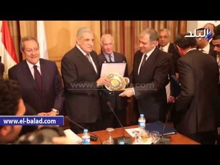 محلب يجتمع بأعضاء اتحاد الصناعات المصرية.. ويكلف بدراسة مسودة قانون سلامة الغذاء