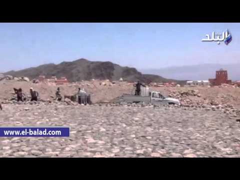 وزير الري يتفقد اعمال التدبيش في مخرات السيول بطابا