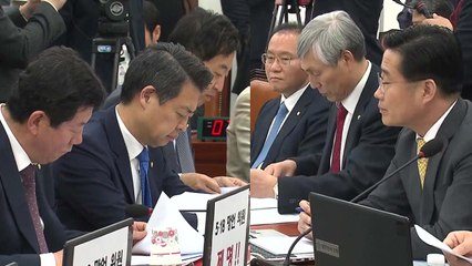 "팻말 떼라" vs "오죽하면" 고성 오간 5·18 징계 논의 / YTN