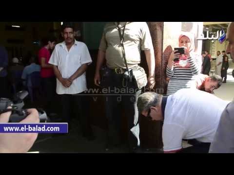 الفنانون يؤدون صلاة الجنازة على حسن مصطفى بمسجد مصطفى محمود