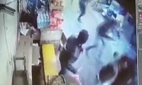 Keşmir'de bombalı saldırı sonrası panik kamerada