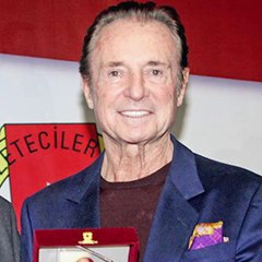 Duayen gazeteci Ertuğrul Akbay’ı kaybettik