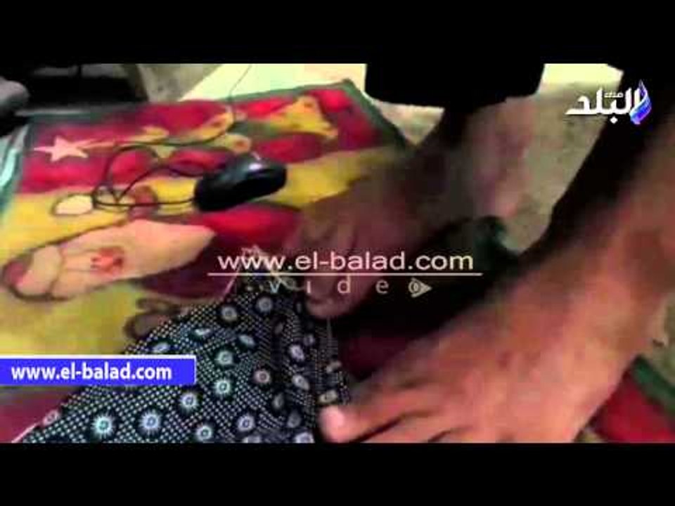 .طالب يتحدى إعاقته بإستخدام قدميه فى الكتابة وص...