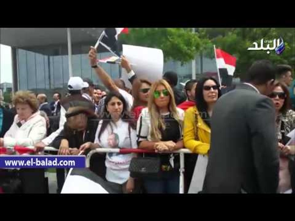 إلهام شاهين وهالة صدقي وهشام عباس ويسرا في مظاه...