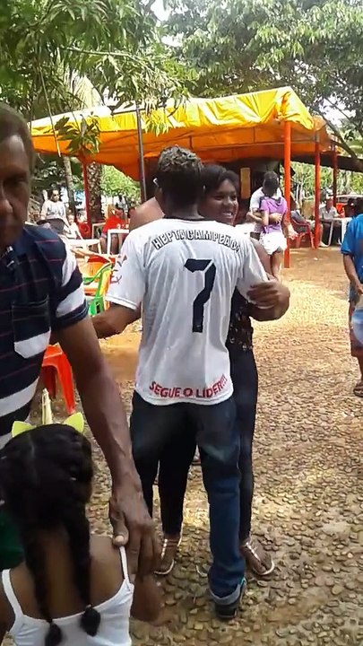 Ela não larga eu , e  eu não largo ela  (Forró Arretado)