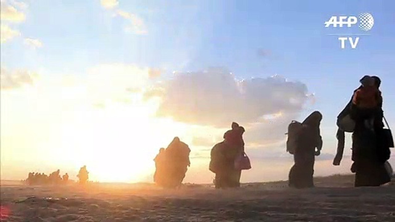 Frauen, Kinder und Verletzte verlassen letzte IS-Bastion Baghus