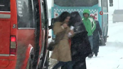 Erzurum'da Yoğun Kar Yağışı Etkili Oluyor