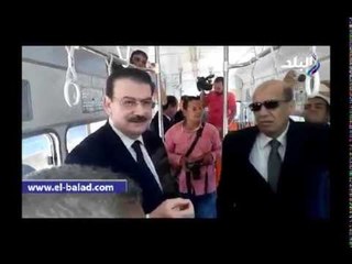 وزير النقل يستقل ترام الاسكندرية الجديد بمنصع "سيماف"