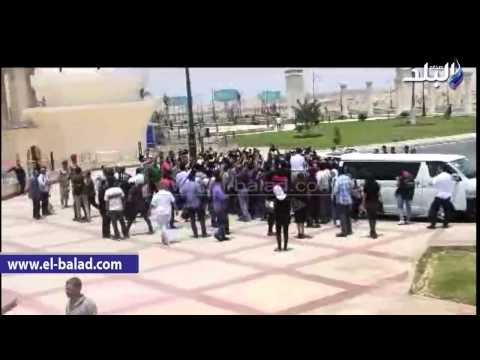 وصول جثمان عمر الشريف مسجد المشير طنطاوى استعدادا لأداء صلاة الجنازة