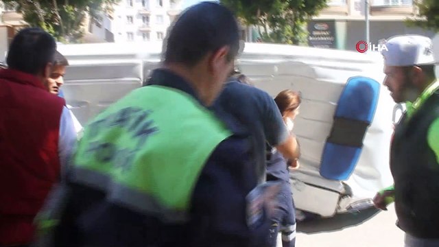 Ambulans bu kez can aldı... Alışveriş poşetlerini aracına yerleştirirken ambulansın altında kaldı