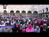 صلاة العيد بمسجد الأزهر.. والمصلون يلتقطون 