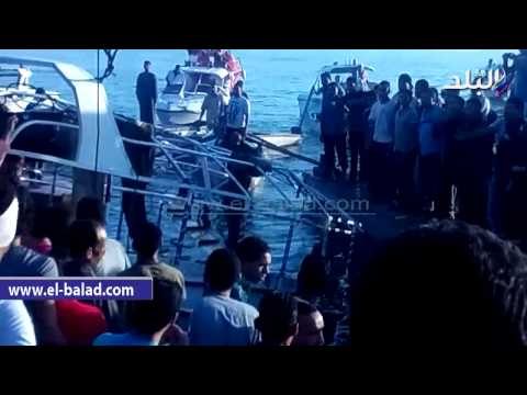 لحظة انتشال مركب الوراق الغارقة
