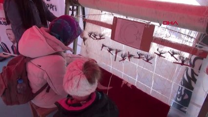 Isparta Cumhurbaşkanı Erdoğan'ın İlmek Attığı Türk Bayraklı Halı, Kent Meydanına Kuruldu