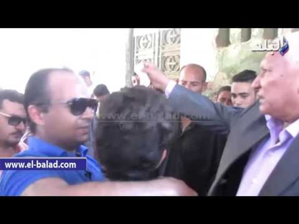 صديق «شهيد الإرهاب» بالفيوم ينهار خلال مراسم الدفن