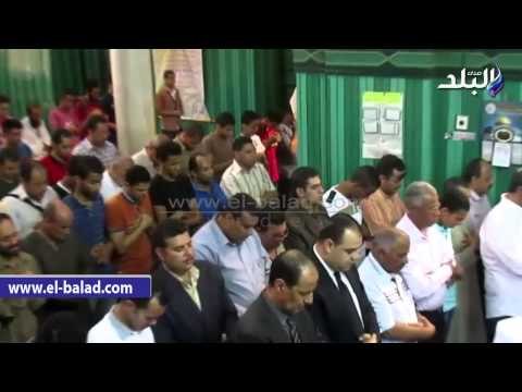 محافظ الفيوم يشهد صلاة الجنازة على جثمان الطالب «شهيد الإرهاب»