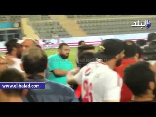 لاعبو الزمالك يحتفلون بدرع الدوري