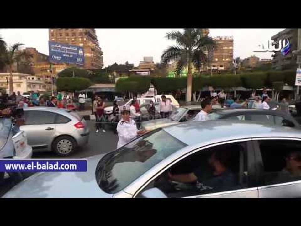 مديرية أمن الجيزة توزع الهدايا على المواطنين بميدان مصطفى محمود احتفالا بالقناة الجديدة
