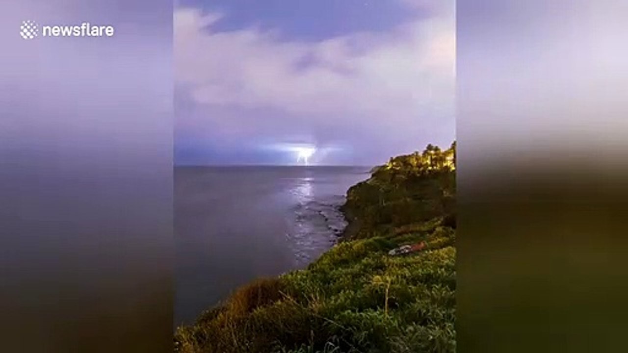 Stunning timelapse shows crazy California lightning storm
