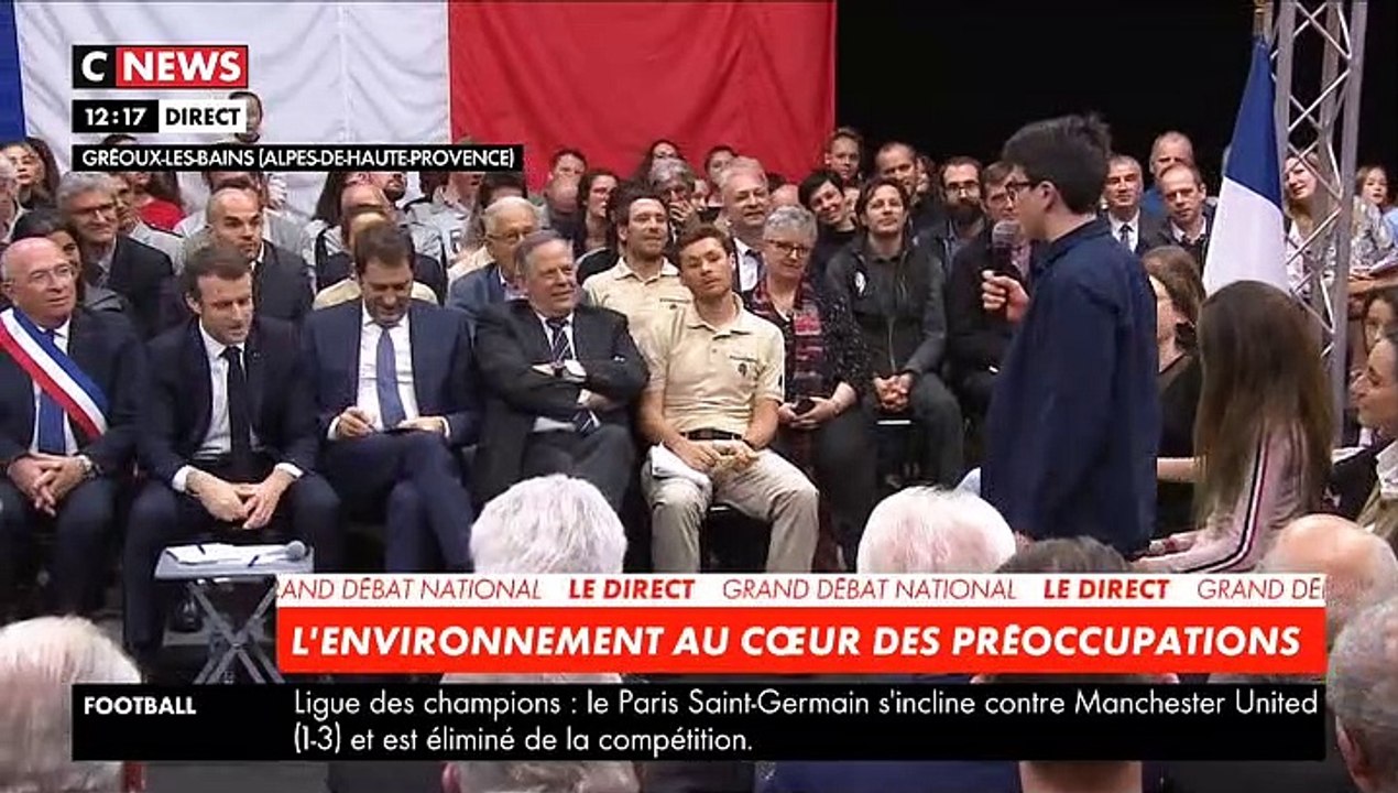 Emmanuel Macron interpellé par un collégien: "Quand est-ce que vous allez réagir pour l'environnement, puisque vous en avez le pouvoir ?" - VIDEO