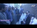 محافظ الفيوم يقدم واجب العزاء لأسرة أمين الشرطة شهيد الارهاب بقرية أبوكساه