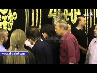 «بوسي» تتلقى عزاء نور الشريف بقاعة الرجال.. وابنتها ترتدى «الأبيض»