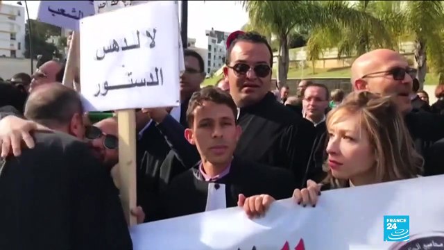 Algeria: Hundreds of lawyers protest in Algiers, urging the Court not to validate Bouteflika's bid