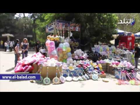 انتشار الباعة الجائلين داخل حديقة الحيوان