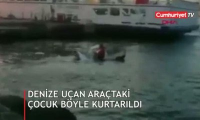 Eminönü'nde denize uçan araçtaki çocuk böyle kurtarıldı