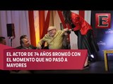 Danny DeVito sufre caída en su conferencia en CDMX