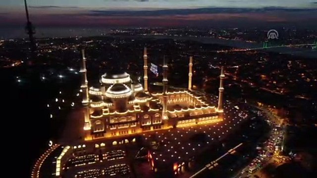 DRONE - Çamlıca Camisi'nde Regaip Kandili - İSTANBUL