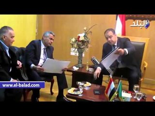 #صدى_البلد | محافظ الفيوم يعرض ماكيت للطرق والميادين الجديدة على وزير النقل