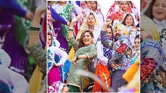 Daler Mehndi dancing with Sapna Choudhary on Teri Aakhya ka Yo Kajal