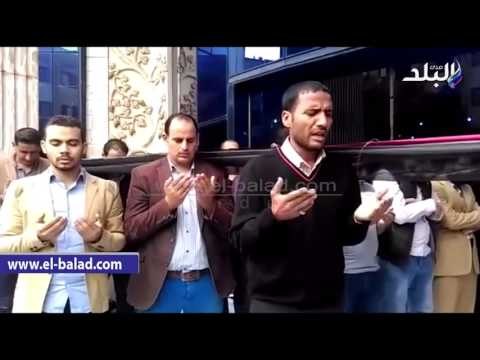 صدى البلد | حاملو الماجستير والدكتوراه يدعون خلال الصلاة على سلالم الصحفيين من أجل تعيينهم